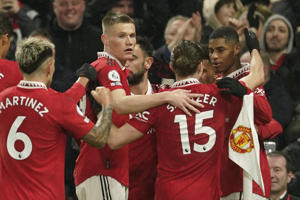 更是因其背 更是因其背